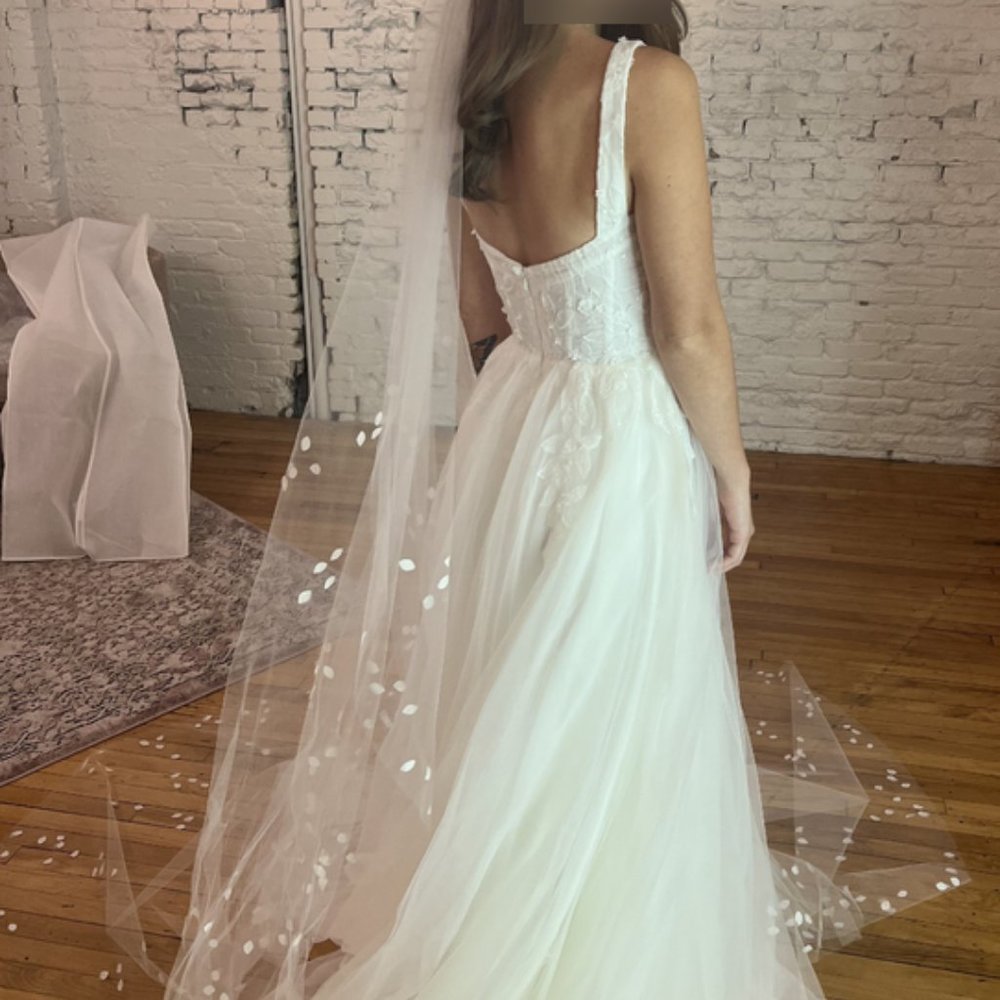 Brand New Wedding Dress - Tara Lauren Ambrosia! Size 2 (untouched)
